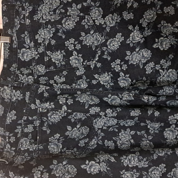 Jean - Picture 4 of 6